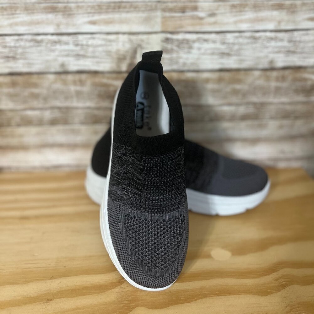 Take a Walk Women's‎ Sneakers Slip On Gray Size 9